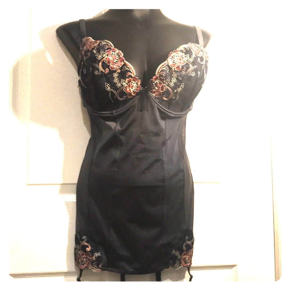 Pretty ‘Masquerade’ basque / bustier.  36ff